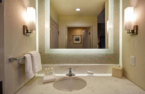 Salt Lake City Hotel | King Suite w/Kitchen Salt Lake City Airport+Pool