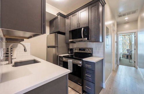 Pleasant Grove Condo | King Suite with Twin Loft – Family & Pet Friendly