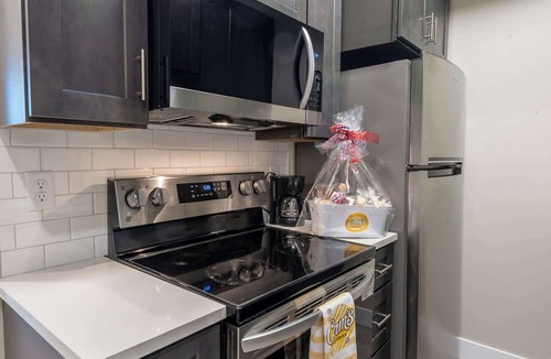 Pleasant Grove Condo | King Suite with Twin Loft – Family & Pet Friendly