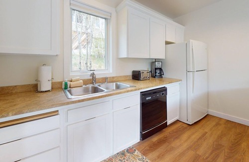 Ketchum House | Knob Hill Ridge Townhome 1 - Modern Decor Right in Downtown and Pet Friendly