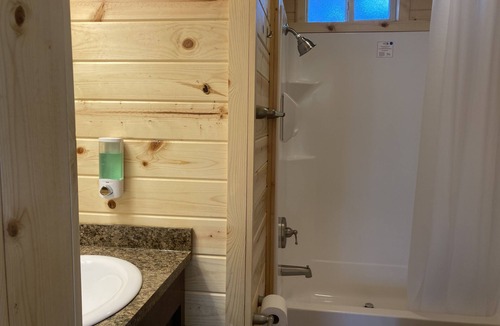 Irwin Cabin | KOA Style Cabin1 - Swan Valley RV Park. Short walk to the beautiful Snake River.
