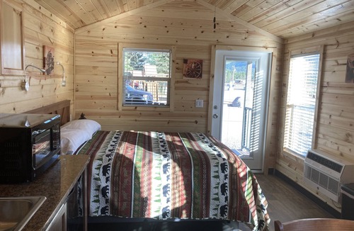 Irwin Cabin | KOA Style Cabin1 - Swan Valley RV Park. Short walk to the beautiful Snake River.