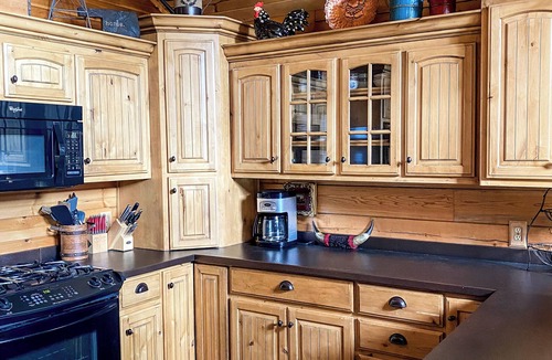 Eucha House | LAKE FRONT! Lodge Style 6-bedroom Cabin & Private Dock. Great for families.