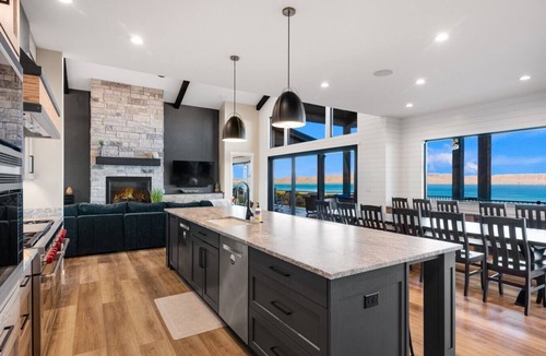 Fish Haven House | Lake Haven-11 Bedrooms - Sleeps 70+ - Indoor slide