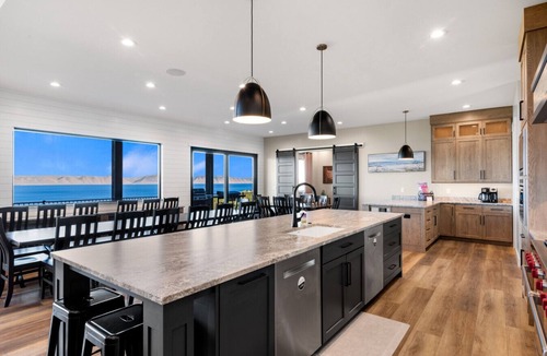 Fish Haven House | Lake Haven-11 Bedrooms - Sleeps 70+ - Indoor slide