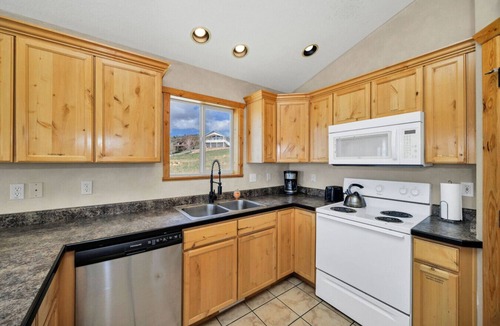 Garden City Cabin | Lake Life Cabin in Bear Lake and Dog Friendly