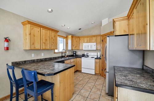 Garden City Cabin | Lake Life Cabin in Bear Lake and Dog Friendly