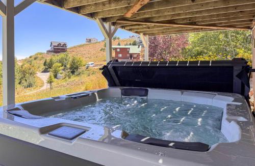 Harbor Village House | Lake View Cabin New Hot tub and Roku TV
