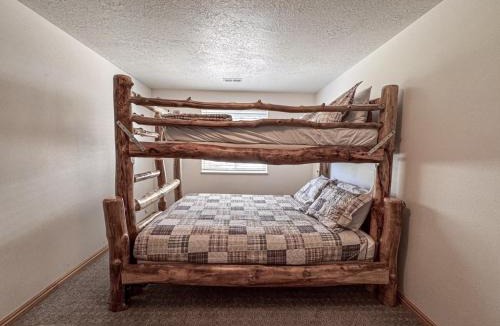Harbor Village House | Lake View Cabin New Hot tub and Roku TV