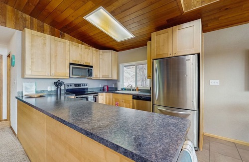 Chelan House | Lake View Home, Big Deck w/Private Hot Tub & Gas Grill - Close to Wineries