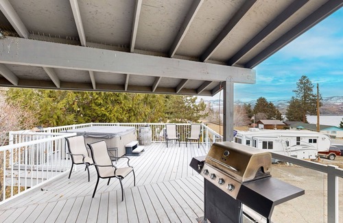 Chelan House | Lake View Home, Big Deck w/Private Hot Tub & Gas Grill - Close to Wineries