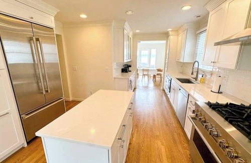 Laurelhurst House | Lake Views Galore! - 5 minutes to University Light Rail - Premium Neighborhood