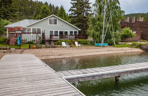 Somers House | Lakefront Gem-Gentle Waterfront,Paddle Boards, FirePit,Comfort,Play Set,Location
