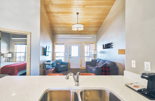 Pinedale Hotel | Lakeside Lodge Resort & Marina