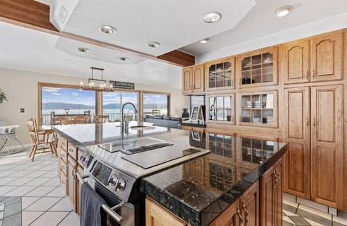 Harbor Village House | Lakeview Manor - Sleeps 50, Amazing Views, Hot Tub, Sauna & More!