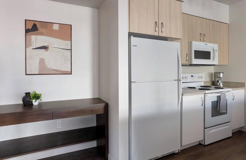 Smokey Point Apartment | Landing | Amazing 1BD, Clubhouse, Pool
