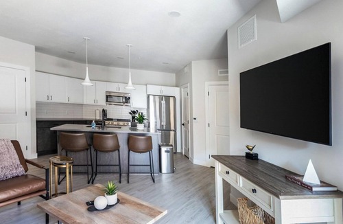 People's Freeway Apartment | Landing | Beautiful 2BD, Clubhouse, Gym