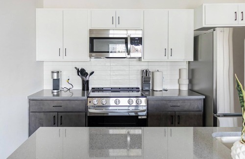People's Freeway Apartment | Landing | Chic 2BD, Clubhouse, Courtyard