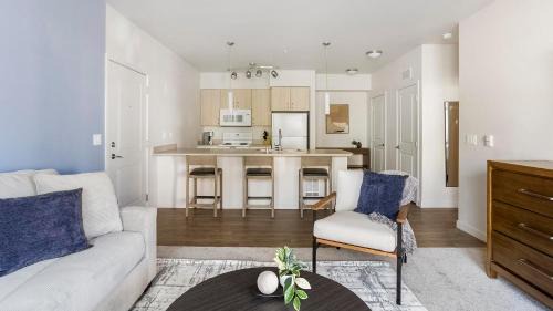 Smokey Point Apartment | Landing Modern 1BD Clubhouse Gym