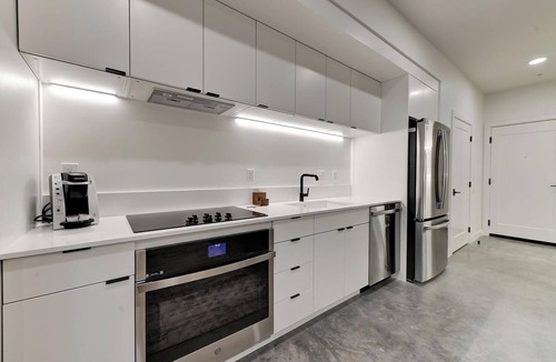 Sugar House Apartment | Landing | Spectacular Studio, Rooftop Lounge