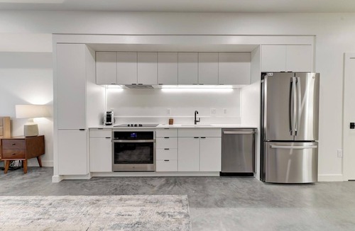 Sugar House Apartment | Landing | Spectacular Studio, Rooftop Lounge