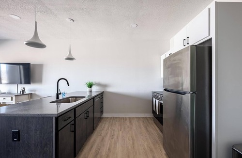 People's Freeway Apartment | Landing | Spectacular 1BD, Clubhouse, Courtyard