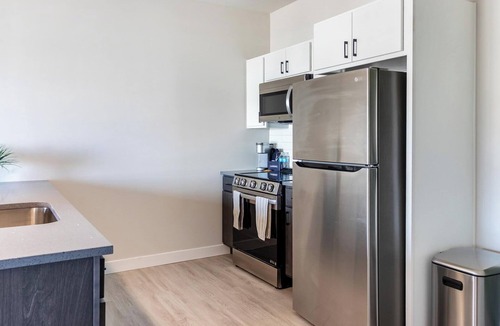 People's Freeway Apartment | Landing | Spectacular 1BD, Courtyard, Clubhouse