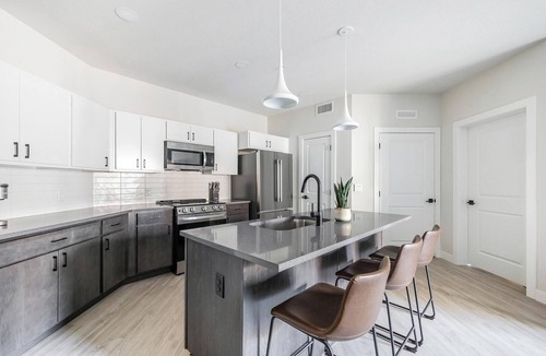People's Freeway Apartment | Landing | Spectacular 2BD, Courtyard, Clubhouse