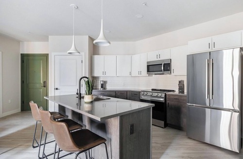 People's Freeway Apartment | Landing | Spectacular 2BD, Courtyard, Clubhouse
