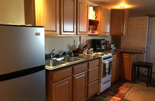 Hot Springs Apartment | Large Studio Apartment near Hot Mineral Soaks!