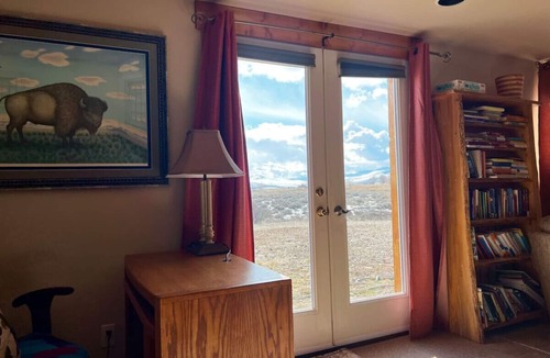 Hot Springs Apartment | Large Studio Apartment near Hot Mineral Soaks!