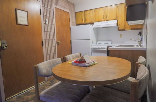 Lava Hot Springs Condo | Lava Hot Springs Family Vacation with Kitchen, 2 bathroom, condominium.
