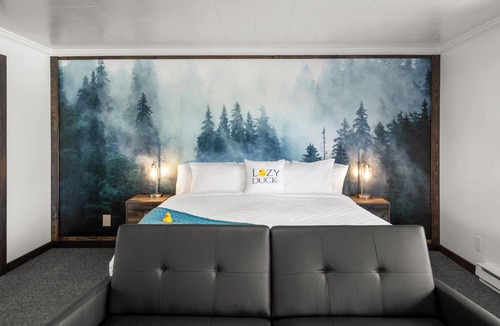 West Yellowstone Hotel | Lazy Duck Inn #25 King Suite, just a minute from Yellowstone!