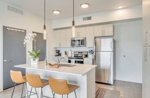 People's Freeway Apartment | LCF - Downtown SLC - 1BR/1BA - CoWork + Gym - Near Delta Center - Garage