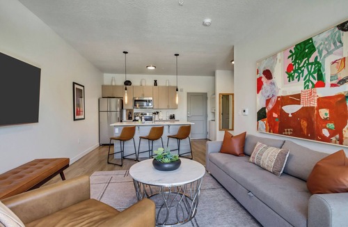 Downtown Salt Lake City House | LCF - Downtown SLC - King + Sleeper - Gym - Sleeps 4 - Garage