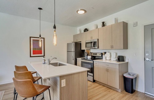 Downtown Salt Lake City House | LCF - Downtown SLC - King + Sleeper - Gym - Sleeps 4 - Garage