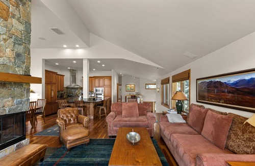 Elkhorn Village House | Legends - Simply Perfect Elkhorn Retreat