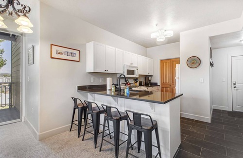 Kimball Junction House | Light-filled condo with heated pool & hot tub, near shopping & skiing