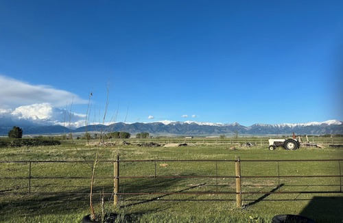 Belgrade Cabin | Little cabin. Big skies. Serious comfort and relaxation. Legendary views.
