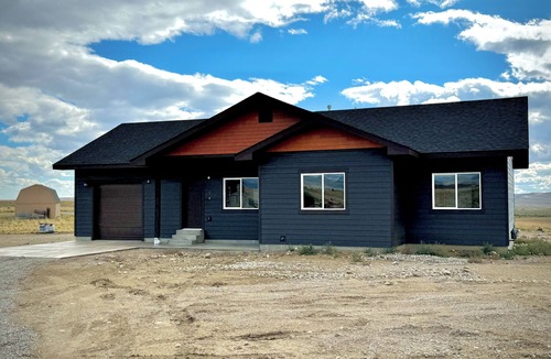 Pinedale House | Little Peaks - small, cozy home with beautiful mountain views!