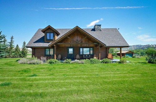 Big Timber House | Log Cabin on the Boulder River | Sleeps 10