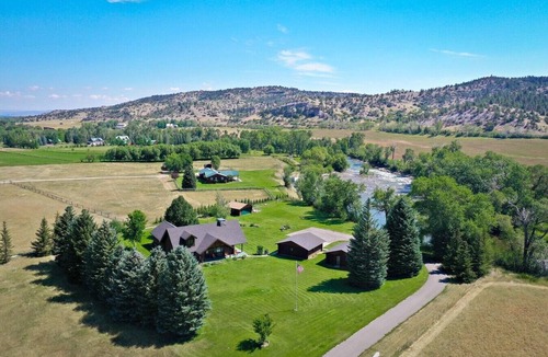 Big Timber House | Log Cabin on the Boulder River | Sleeps 10