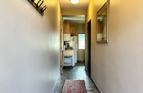 Gardiner Cabin | Looking for an Alternative to a Big Box Motel? We're it!