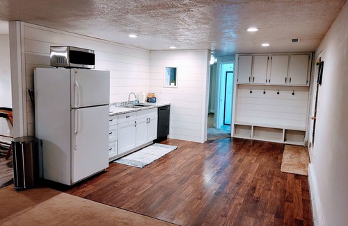 Lava Hot Springs House | Lookout Lodge, cozy retreat steps to Main St & hot pools! Views & a pool table!