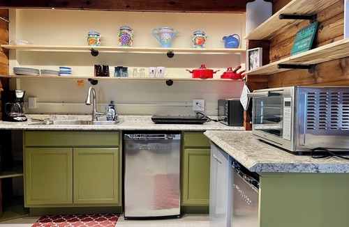 Mazama Apartment | Lost River Resort Studio Cabin #1 Dog friendly, Close to North Cascades!