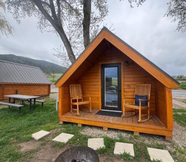 Lava Hot Springs Hotel | Lost Trail Resort - Riverside Rooms - Near Hot Pools