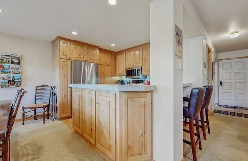 Elkhorn Village Condo | Lovely condo w/beautiful views & shared pool/hot tub/tennis/golf