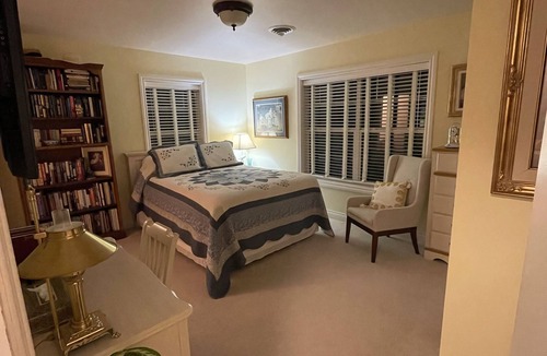 Moscow Bed & Breakfast | Lovely queen room on quiet alpaca farm for 1-2 guests.
