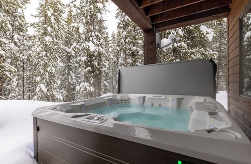 Spanish Peaks House | Lovely renovated home w/hot tub & stunning views