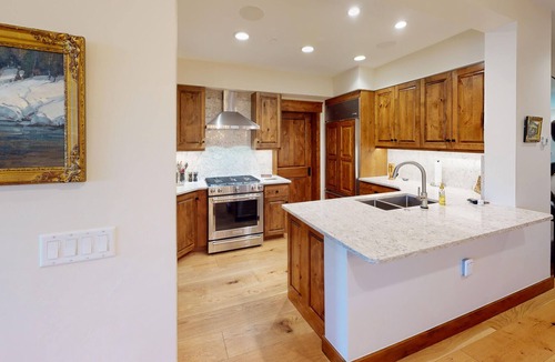 Jackson Condo | LPJH: Cozy Apartment Nestled On Snow King